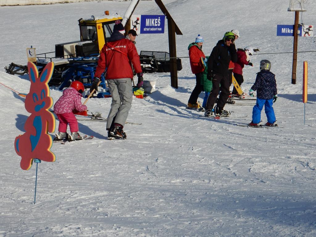 Sport-Hotel Sibenicni Vrch Mnichovice Экстерьер фото