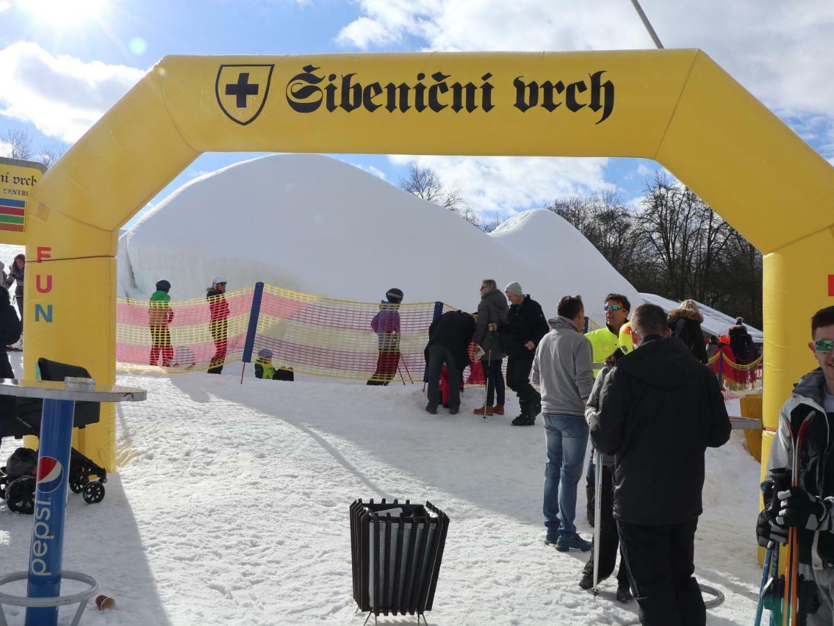 Sport-Hotel Sibenicni Vrch Mnichovice Экстерьер фото